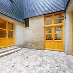 La Cour Du Grand Marche